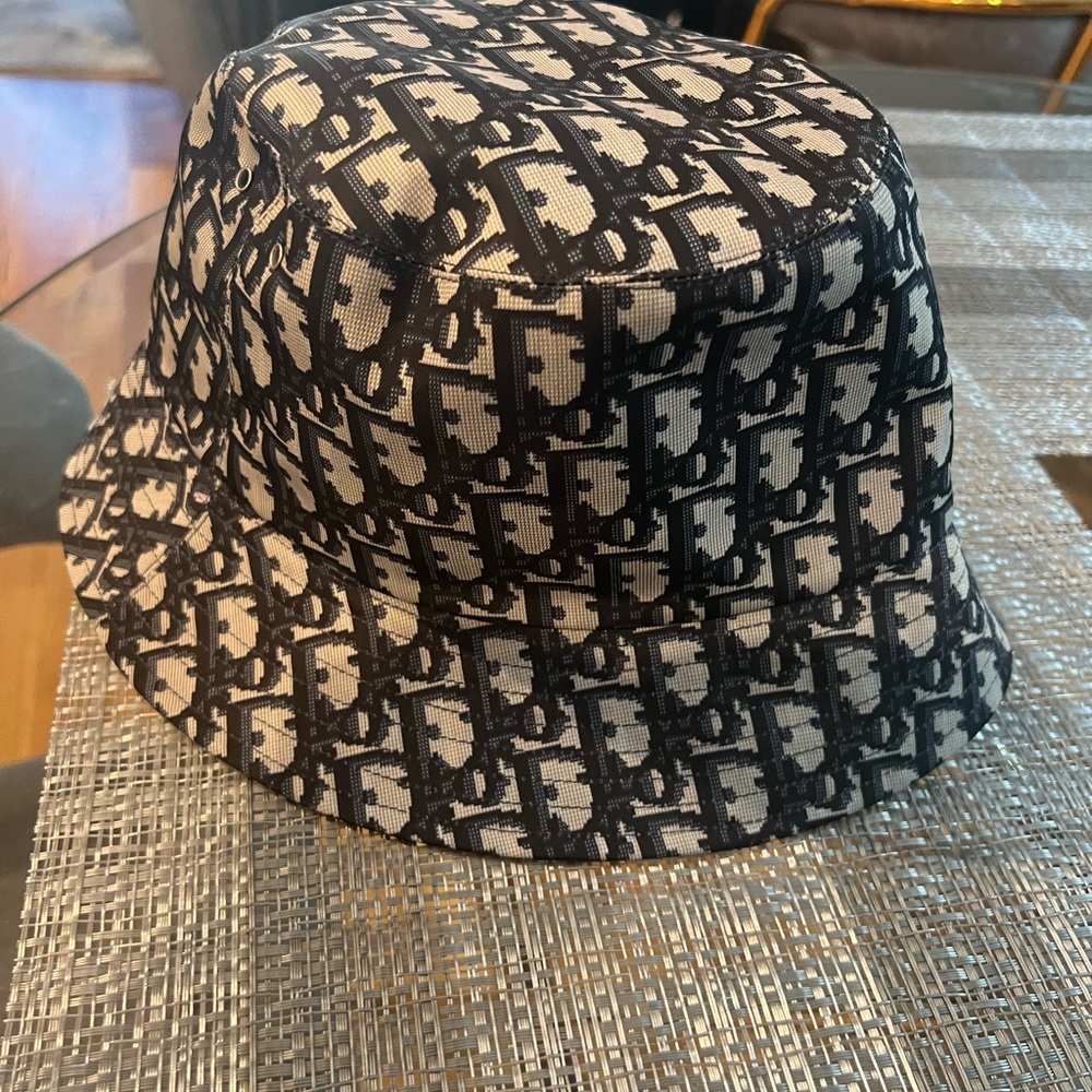 AUTHENTIC Christian Dior men bucket Hat reversible